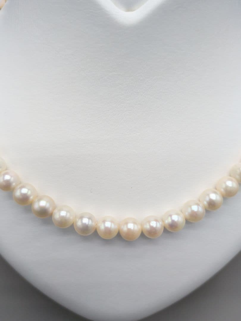 Akoya genuine pearl necklace with 7mm white pearls and silver clasp measuring 41.5cm