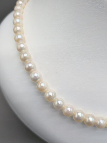 Akoya genuine pearl necklace with 7mm white pearls and silver clasp measuring 41.5cm