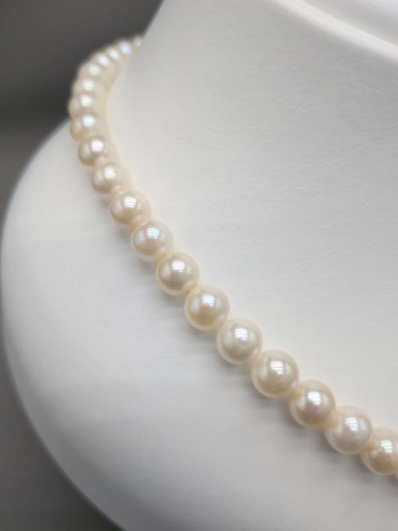 Akoya genuine pearl necklace with 7mm white pearls and silver clasp measuring 41.5cm