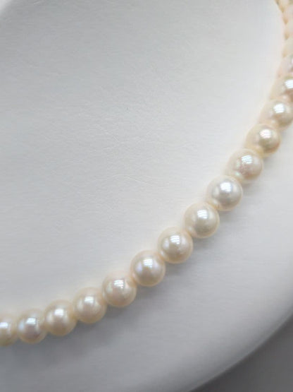 Akoya genuine pearl necklace with 7mm white pearls and silver clasp measuring 41.5cm