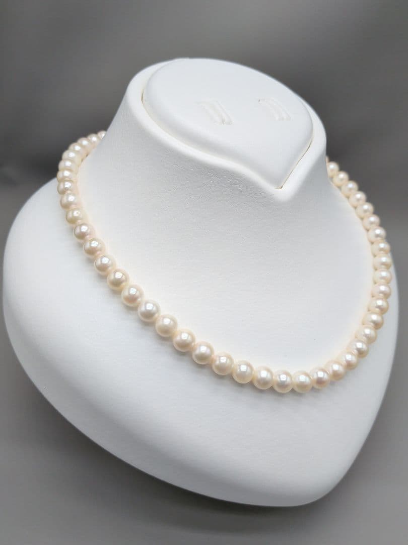 Akoya genuine pearl necklace with 7mm white pearls and silver clasp measuring 41.5cm