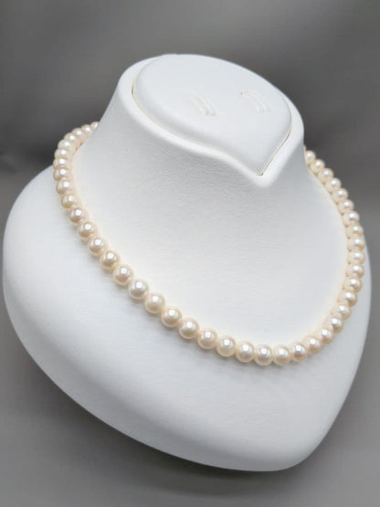 Akoya genuine pearl necklace with 7mm white pearls and silver clasp measuring 41.5cm