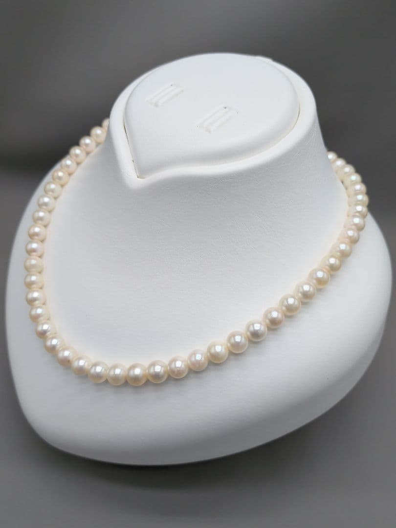 Akoya genuine pearl necklace with 7mm white pearls and silver clasp measuring 41.5cm