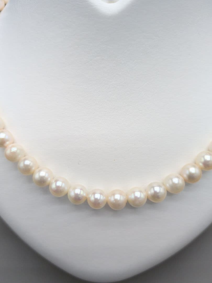 Akoya genuine pearl necklace with 7mm white pearls and silver clasp measuring 41.5cm