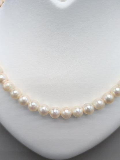 Akoya genuine pearl necklace with 7mm white pearls and silver clasp measuring 41.5cm