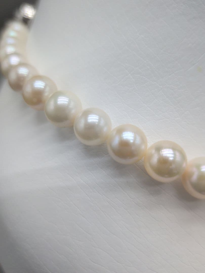 Akoya genuine pearl necklace with 7mm white pearls and silver clasp measuring 41.5cm