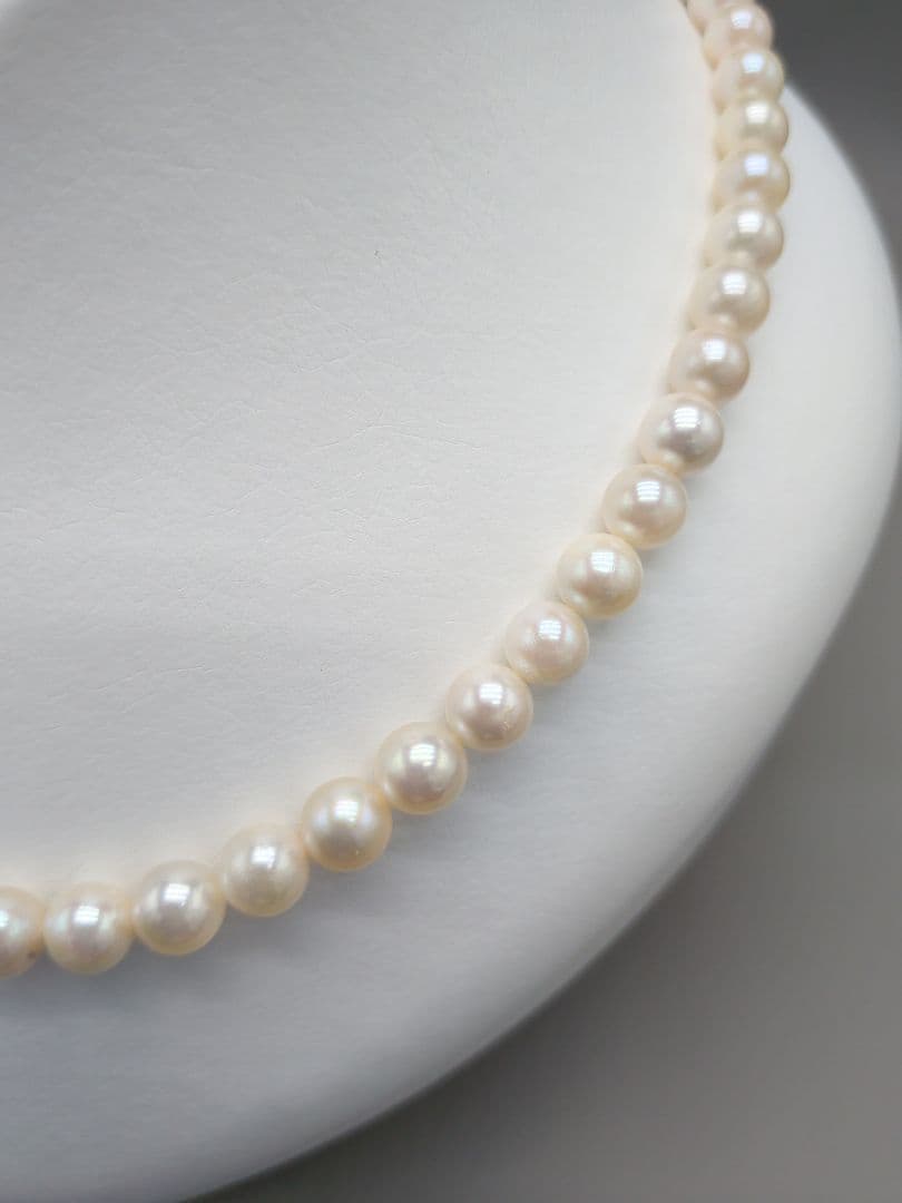 Akoya genuine pearl necklace with 7mm white pearls and silver clasp measuring 41.5cm