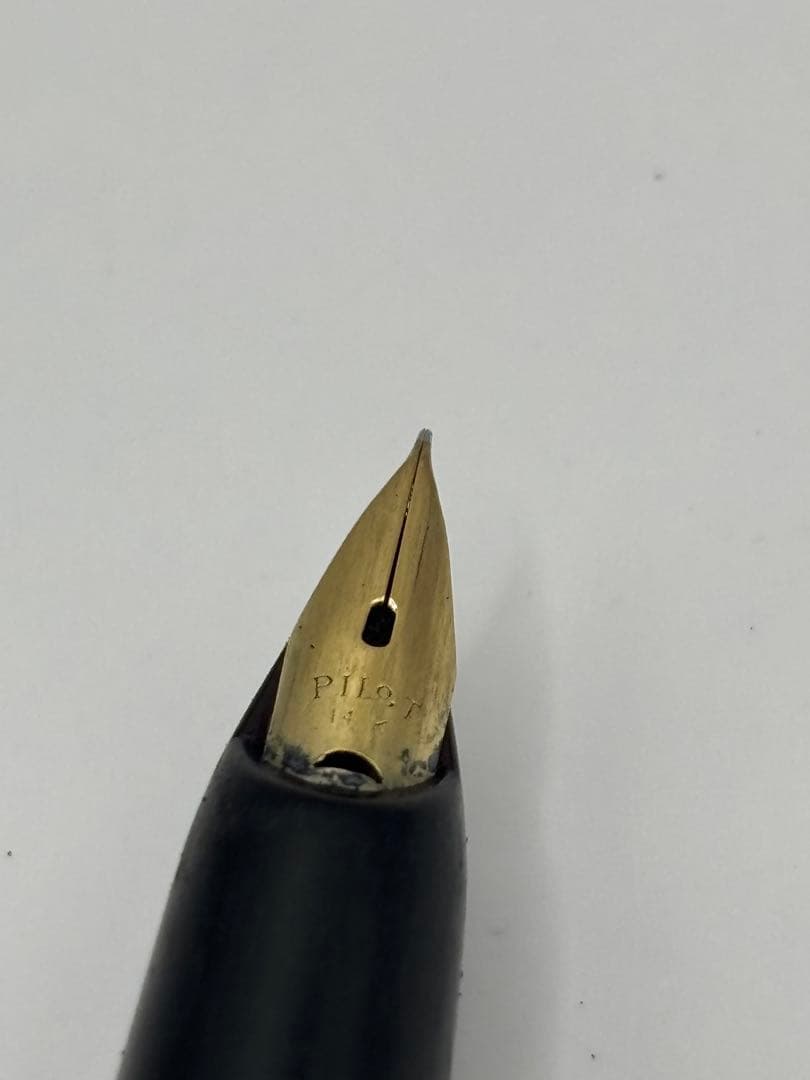 PILOT black fountain pen with 14k engraving and shiny gold cap shown on white background