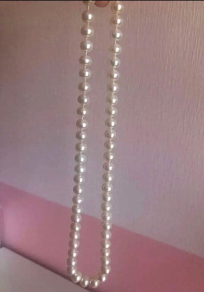 14K gold necklace with oval Akoya pearls showing aurora-like luster and beautiful shine