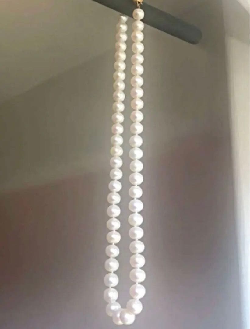 14K gold necklace with oval Akoya pearls showing aurora-like luster and beautiful shine