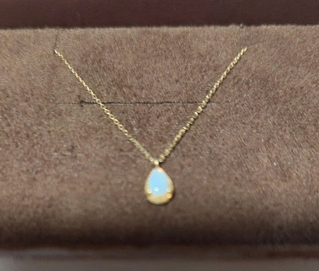 Agate K10 Opal Necklace with 40cm chain and small opal pendant