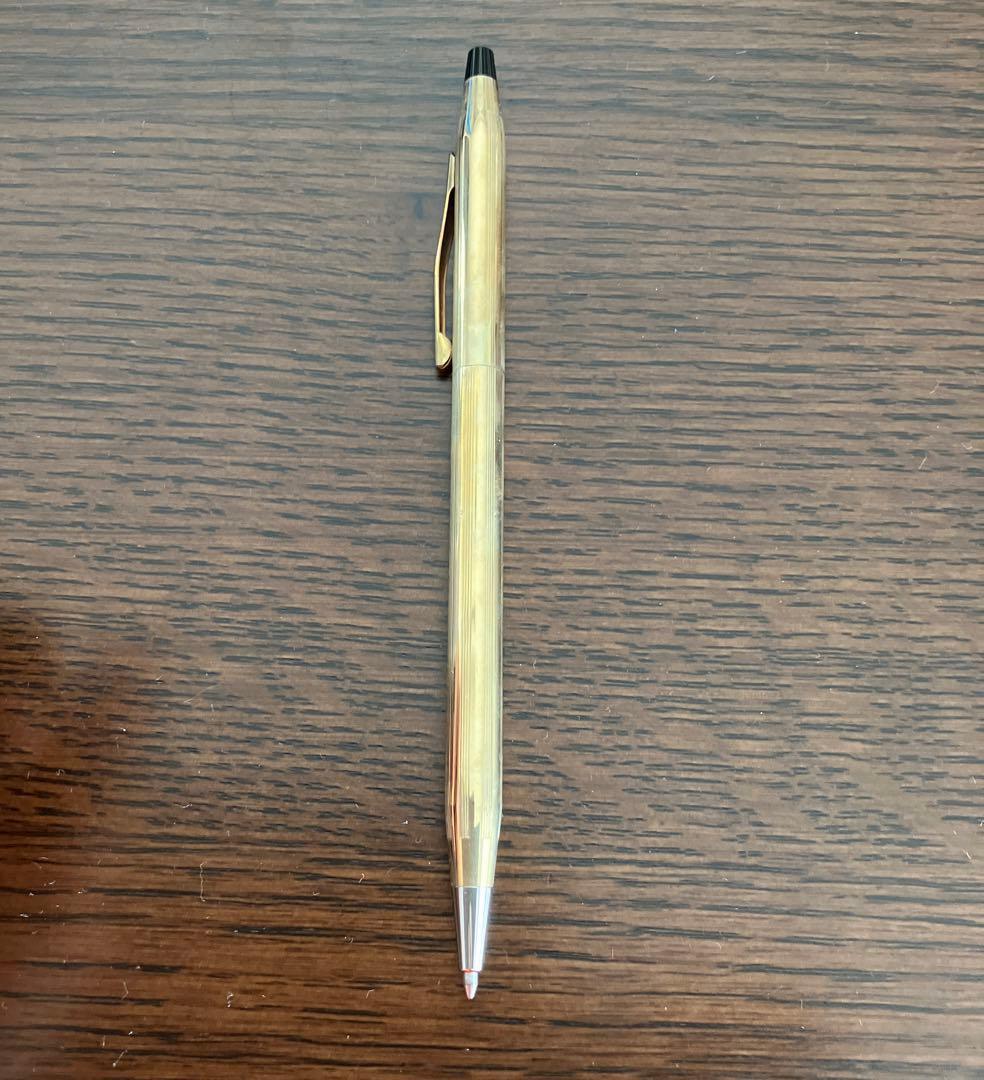 Cross Classic Century 10k pen with 13.5 cm length and 0.7 cm thick handle in elegant design