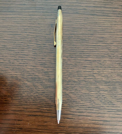 Cross Classic Century 10k pen with 13.5 cm length and 0.7 cm thick handle in elegant design