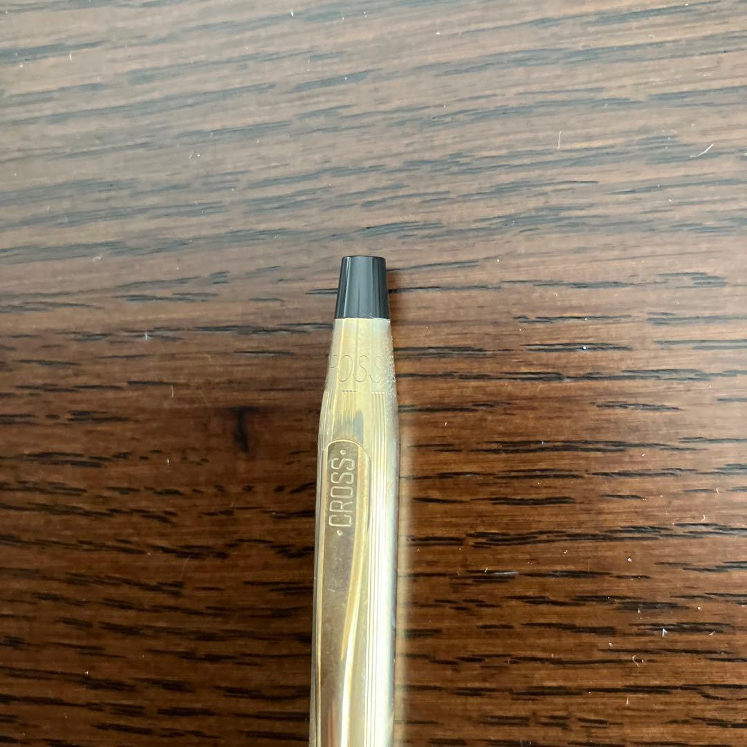 Cross Classic Century 10k pen with 13.5 cm length and 0.7 cm thick handle in elegant design