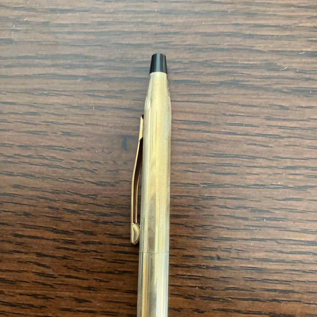 Cross Classic Century 10k pen with 13.5 cm length and 0.7 cm thick handle in elegant design