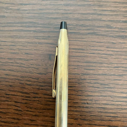 Cross Classic Century 10k pen with 13.5 cm length and 0.7 cm thick handle in elegant design