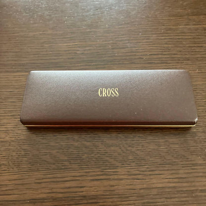 Cross Classic Century 10k pen with 13.5 cm length and 0.7 cm thick handle in elegant design