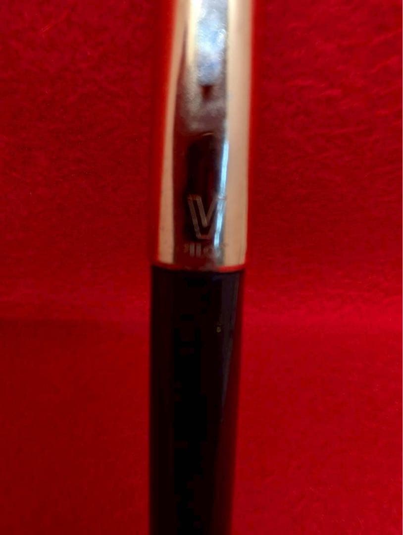 Pilot V Series fountain pen in black with gold accents shown at an angle