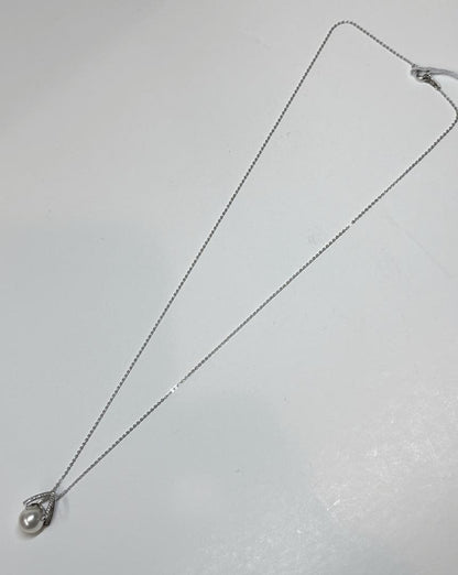 Akoya pearl silver pendant with 8mm white-green pearl, 21 zircon stones, and 40cm silver chain