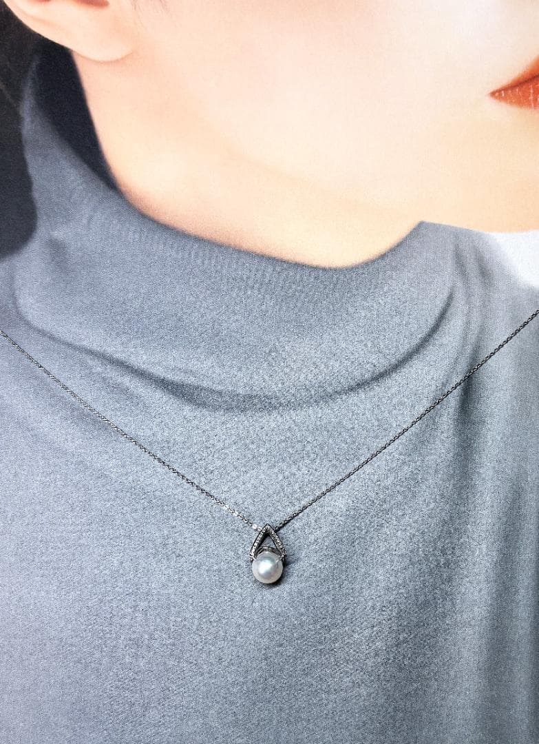 Akoya pearl silver pendant with 8mm white-green pearl, 21 zircon stones, and 40cm silver chain