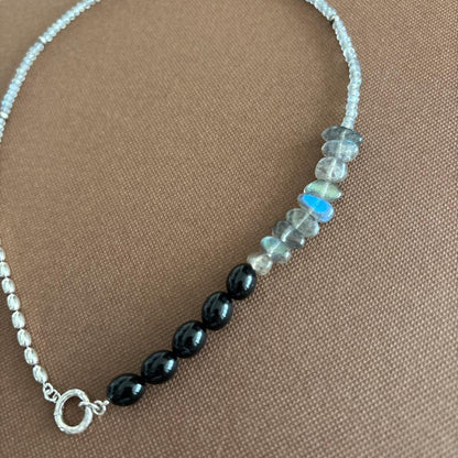 Silver Agat Necklace featuring a polished labradorite stone pendant on a delicate chain