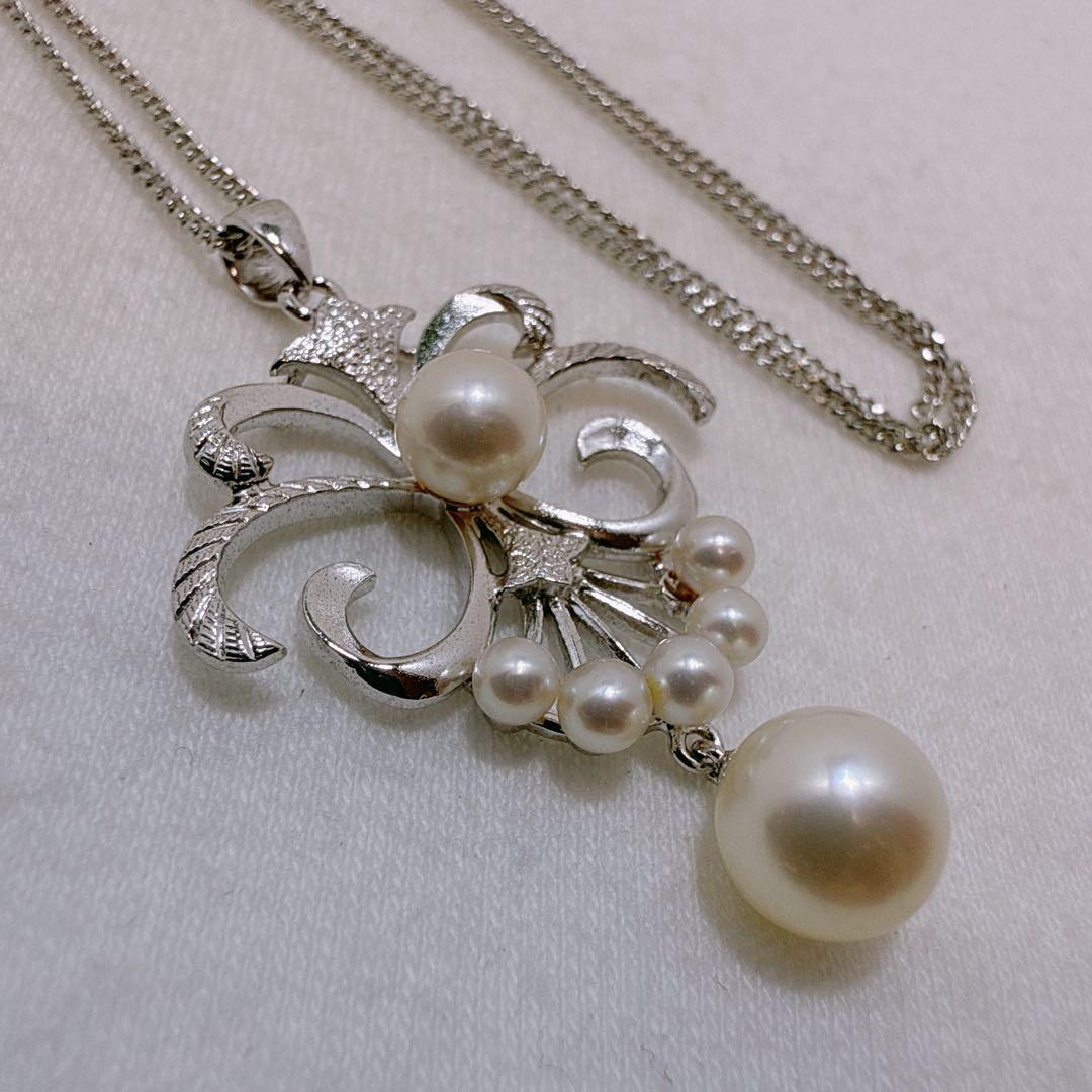 MIKIMOTO silver necklace with Akoya pearl and lily-shaped silver pendant on 40 cm metal chain