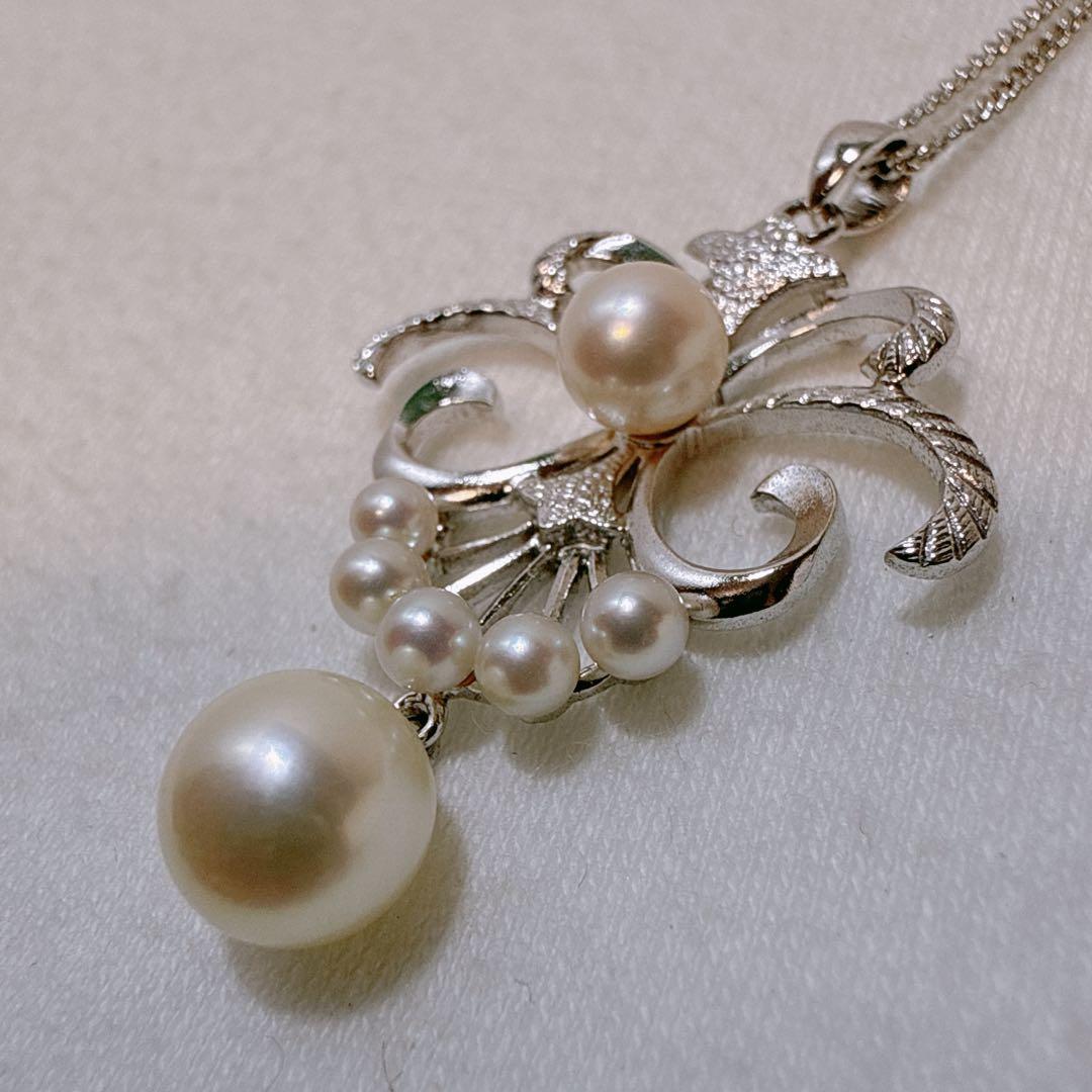 MIKIMOTO silver necklace with Akoya pearl and lily-shaped silver pendant on 40 cm metal chain