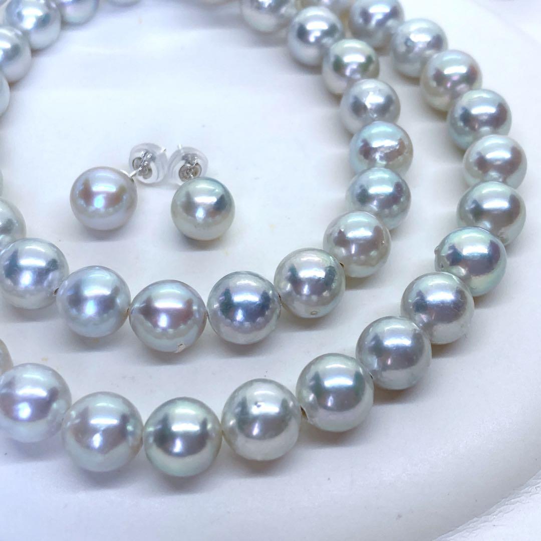 Akoya pearl necklace and earrings set with blue-grey nearly round pearls on silver 925 chain