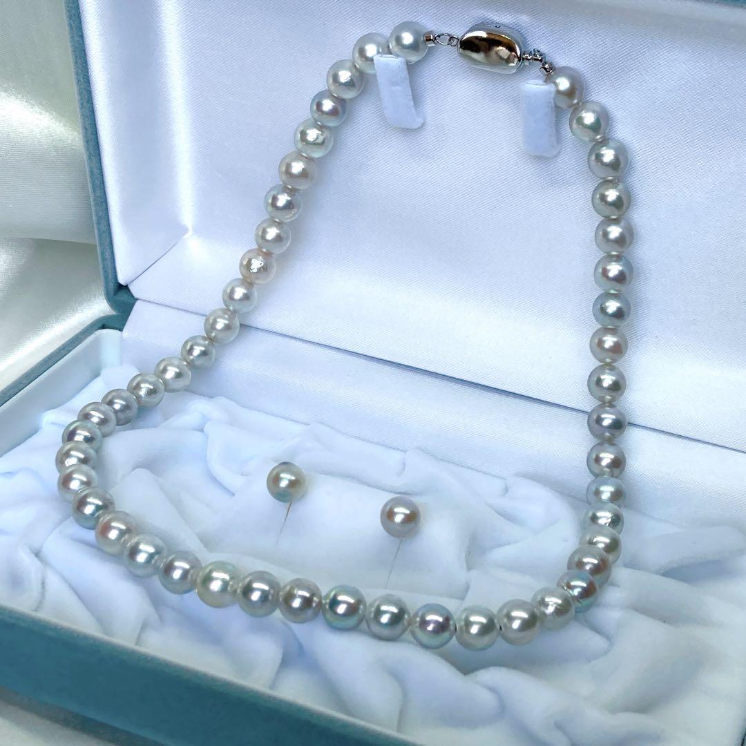 Akoya pearl necklace and earrings set with blue-grey nearly round pearls on silver 925 chain