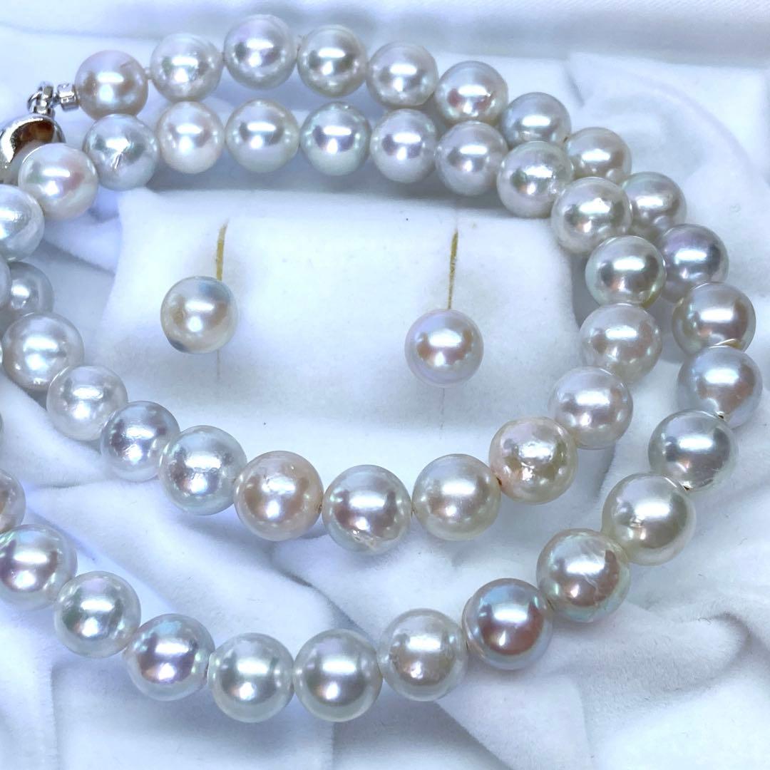 Akoya pearl necklace and earrings set with blue-grey nearly round pearls on silver 925 chain