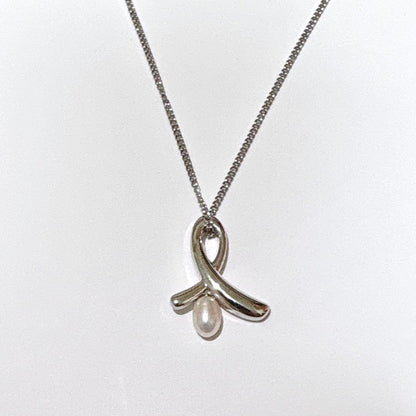 Tasaki genuine pearl necklace with silver pendant, 41cm length, pearls sized 5.7x4.5mm