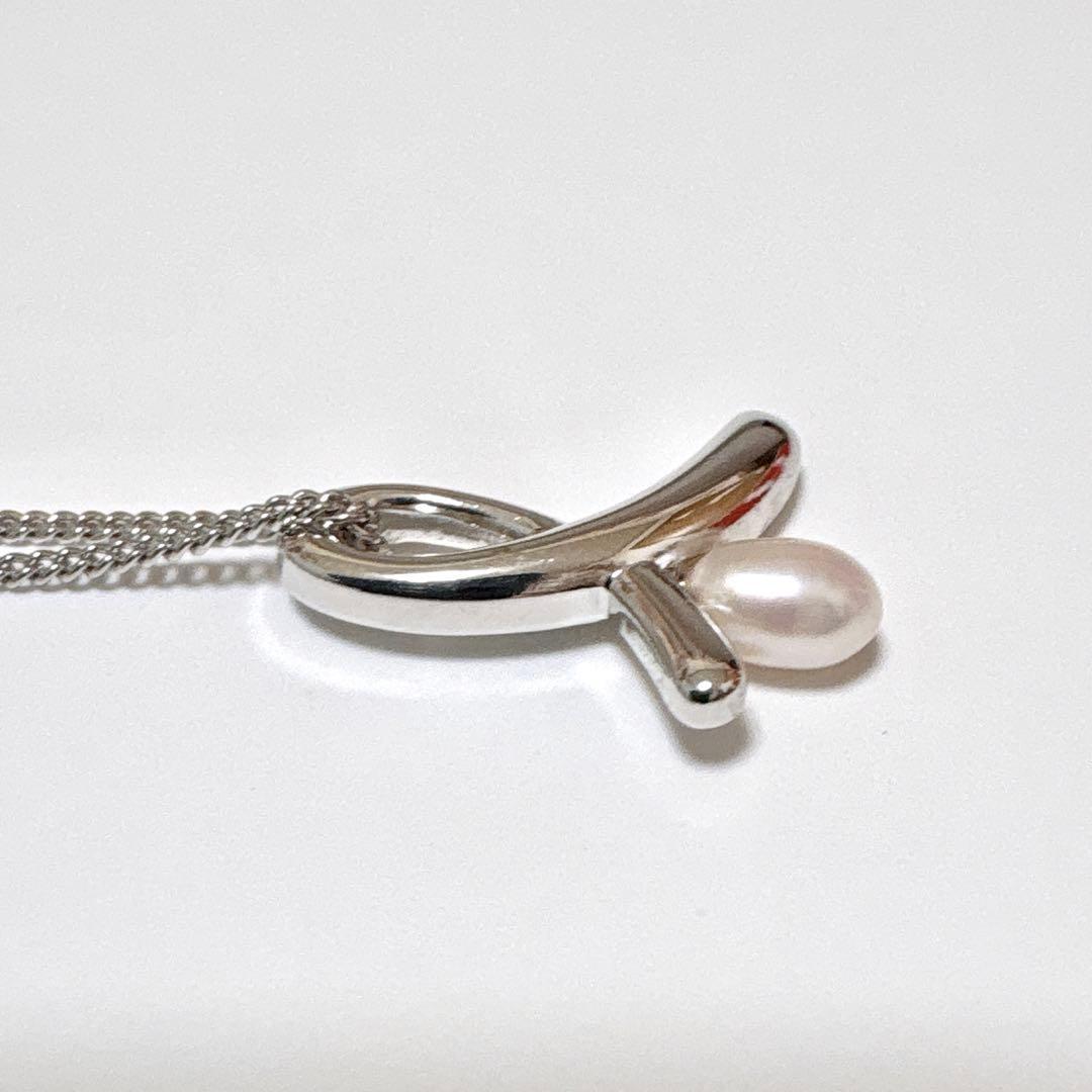 Tasaki genuine pearl necklace with silver pendant, 41cm length, pearls sized 5.7x4.5mm