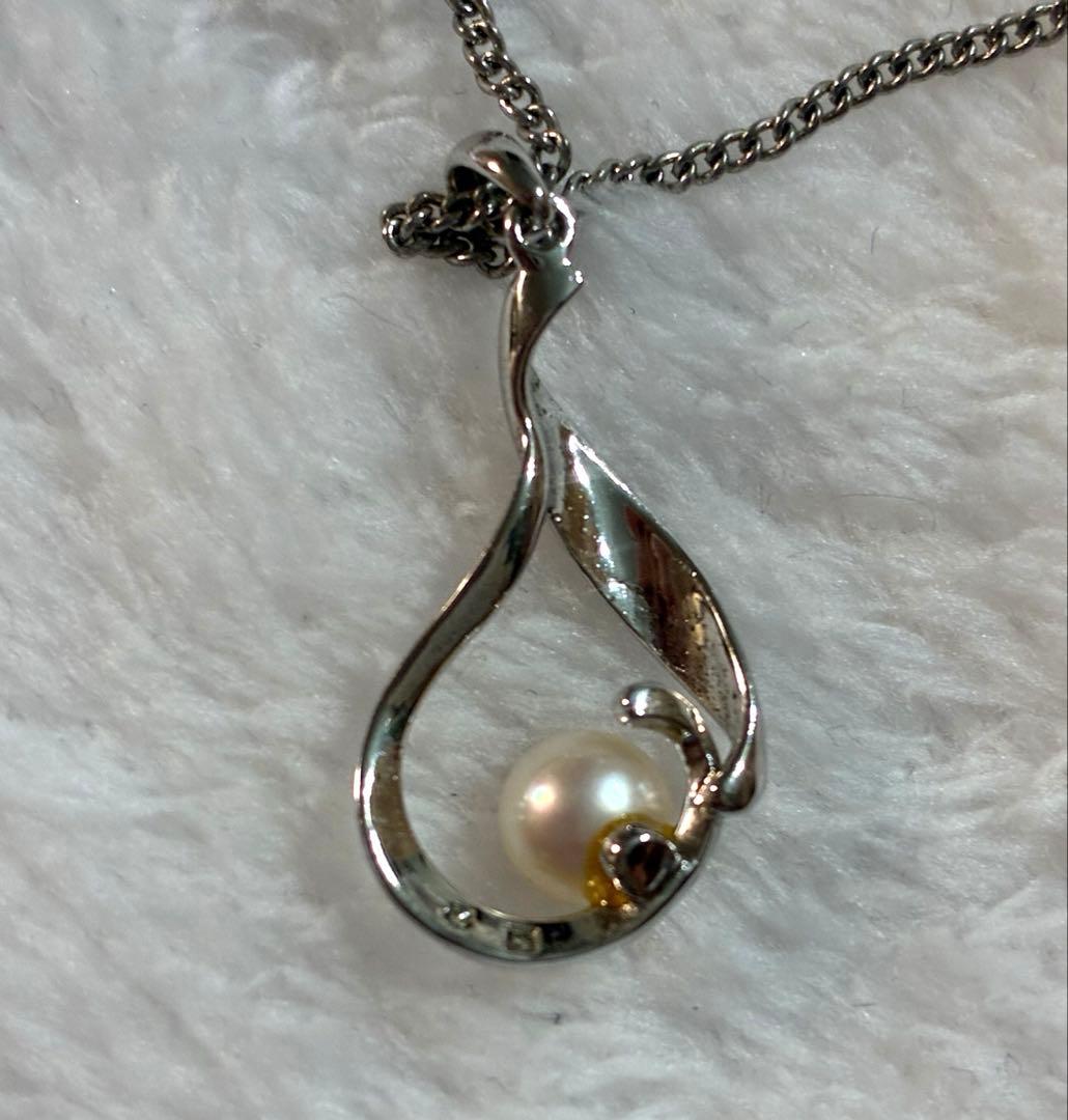 Mikimoto silver pendant necklace with a single pearl, displayed with dedicated jewelry case