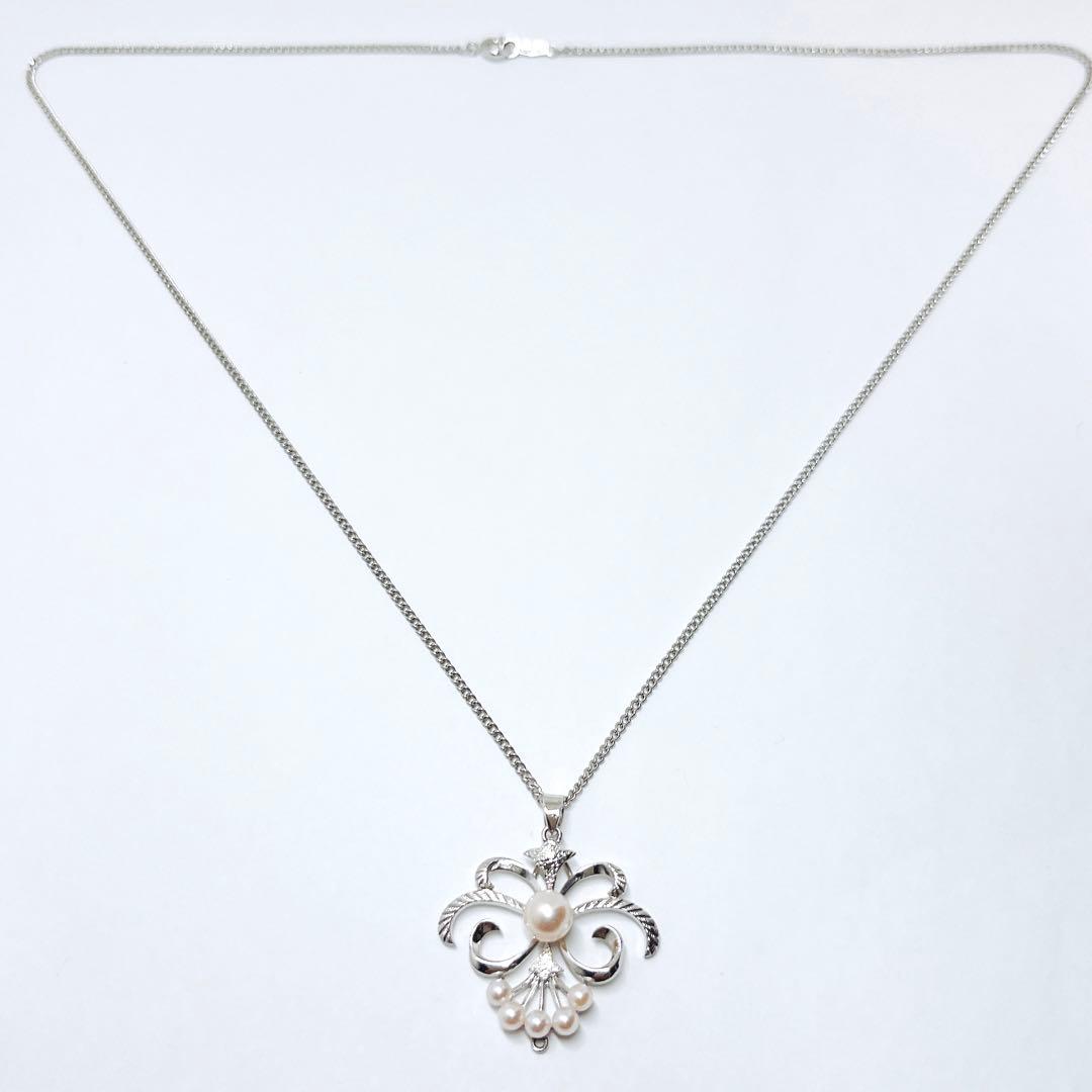 Mikimoto pearl necklace pendant with silver chain and round pearls measuring 2.9-5.8mm
