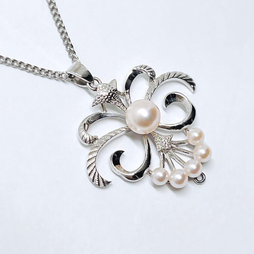 Mikimoto pearl necklace pendant with silver chain and round pearls measuring 2.9-5.8mm