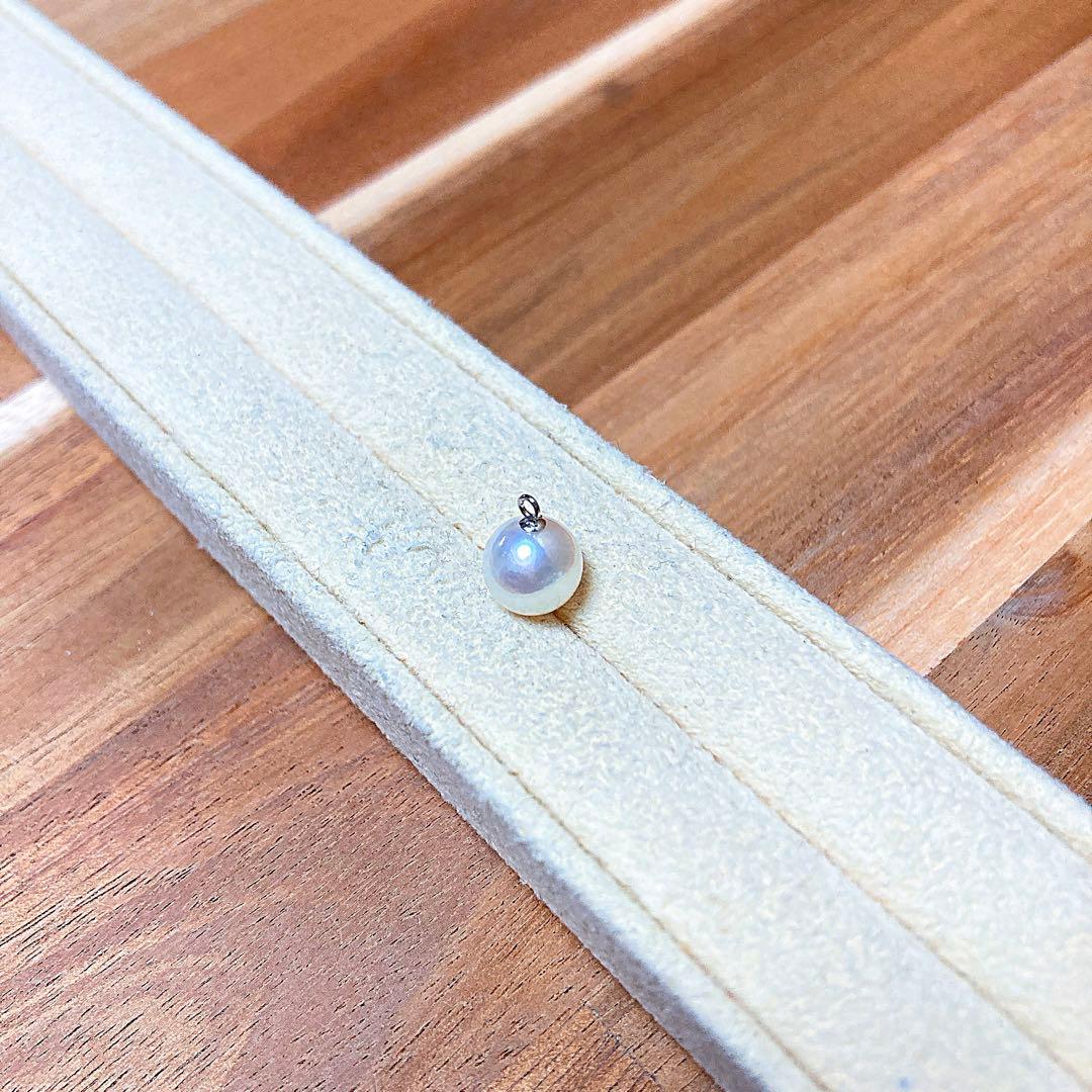 K14 white gold necklace with Tenny Girl grade Akoya pearl showing natural shape and glossy surface