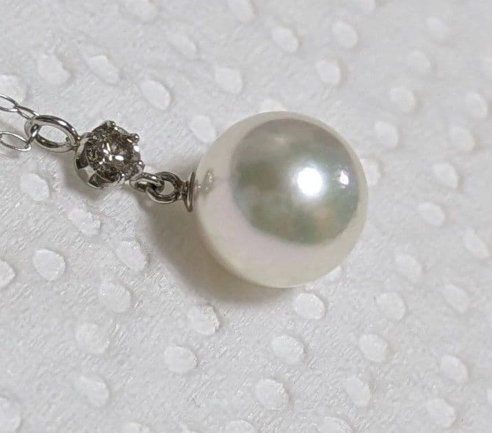 Akoya pearl and diamond pendant necklace featuring 8.3mm round white-green pearl with platinum chain