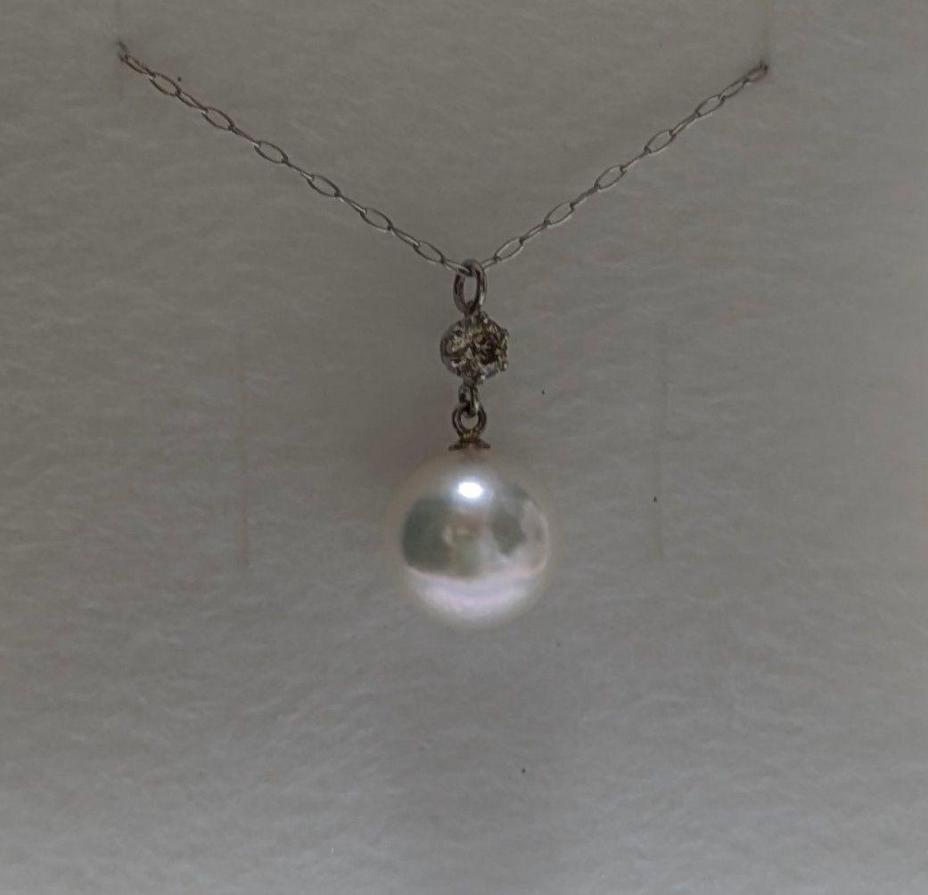 Akoya pearl and diamond pendant necklace featuring 8.3mm round white-green pearl with platinum chain