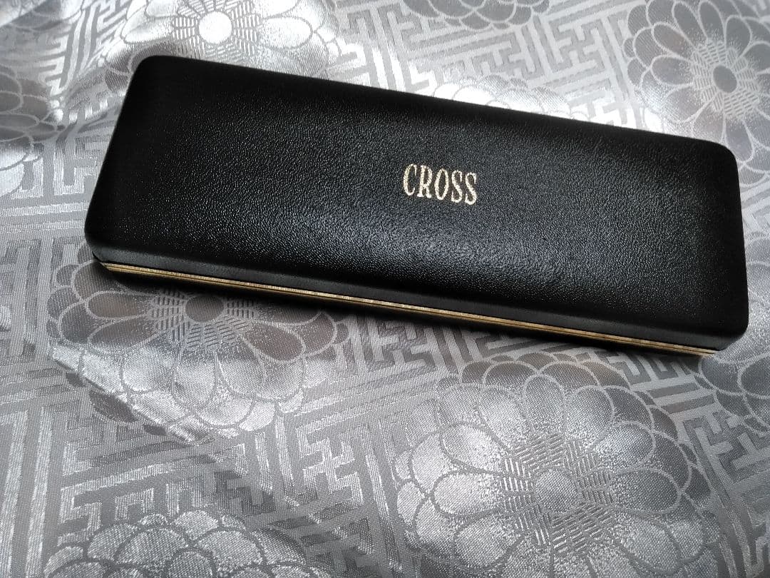 CROSS Classic Century ballpoint pen made of 14K PVD metal, model 1980, shown in gold finish