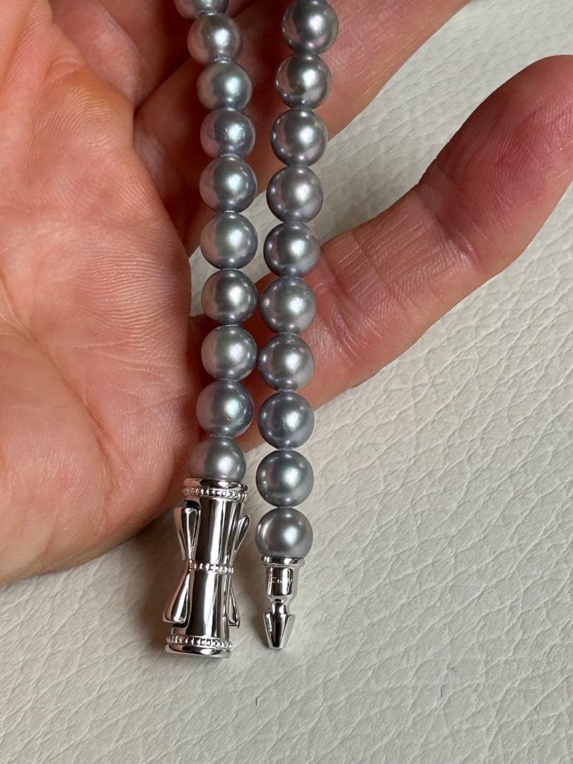 Tasaki Necklace featuring 6.4 mm round gray pearls with pink to green color tones on a 42 cm chain