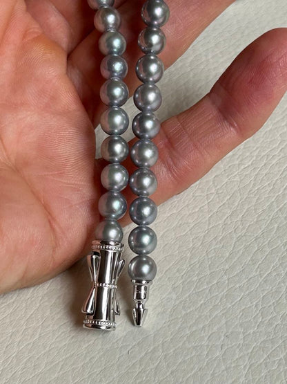 Tasaki Necklace featuring 6.4 mm round gray pearls with pink to green color tones on a 42 cm chain