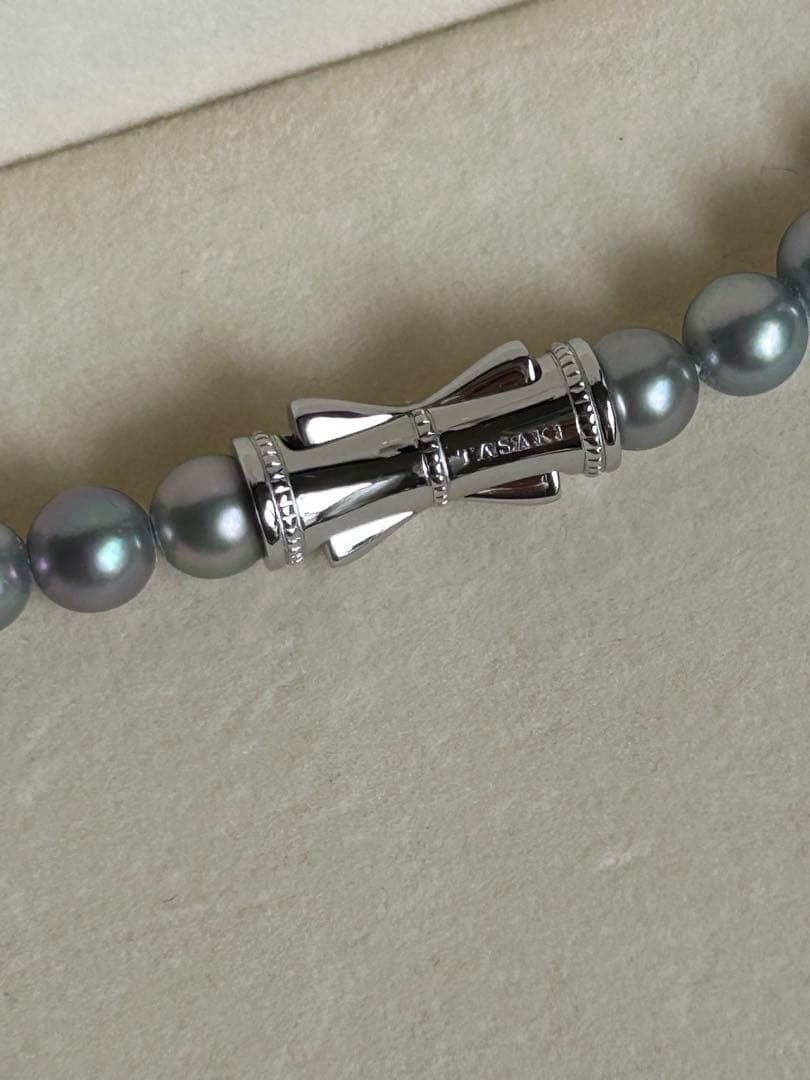 Tasaki Necklace featuring 6.4 mm round gray pearls with pink to green color tones on a 42 cm chain