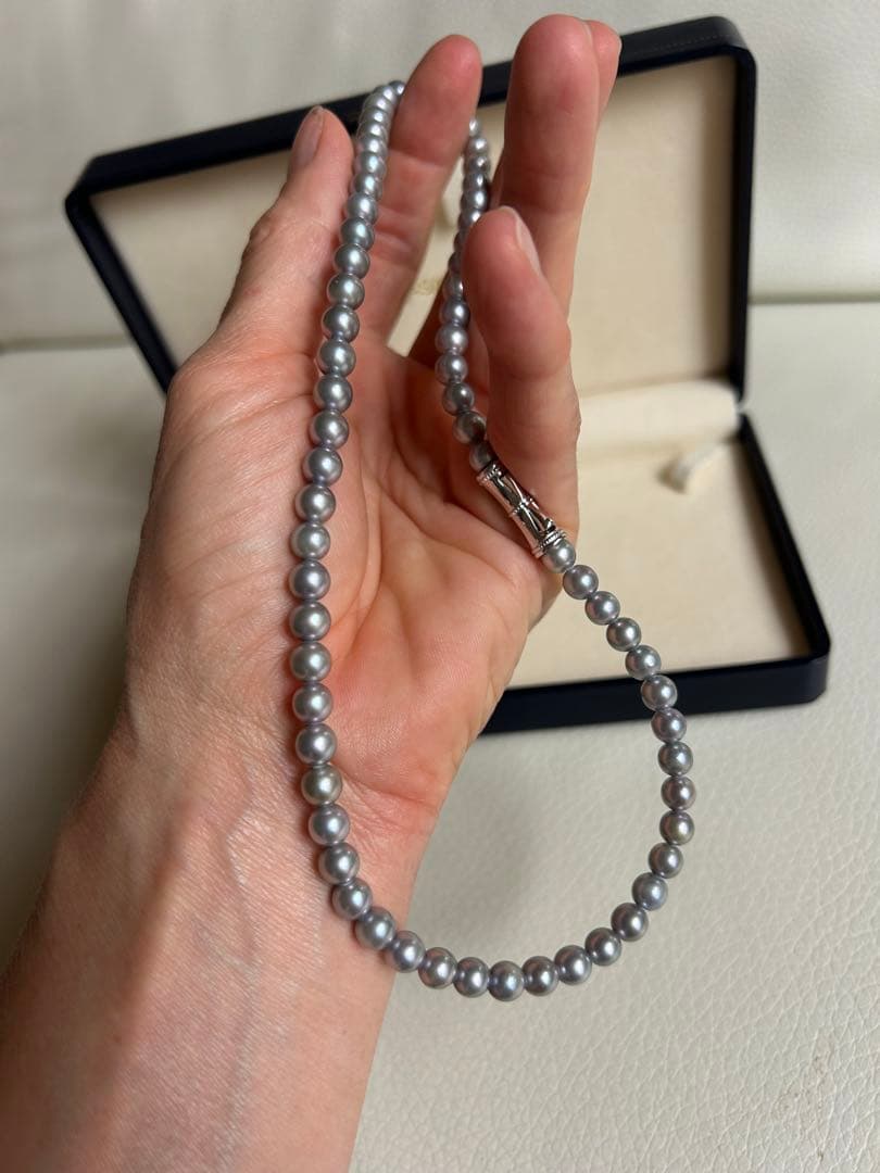 Tasaki Necklace featuring 6.4 mm round gray pearls with pink to green color tones on a 42 cm chain