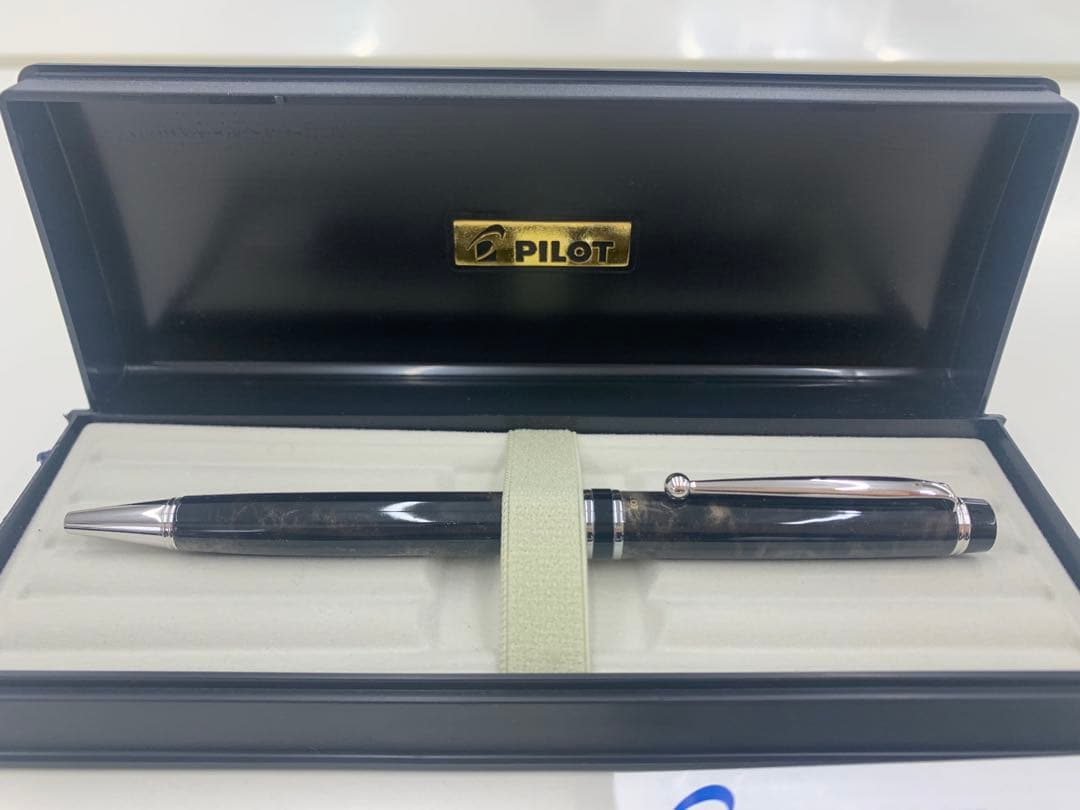 Pilot Twist Ballpoint Pen Gran Segrema Marble with black ink and sleek marble design