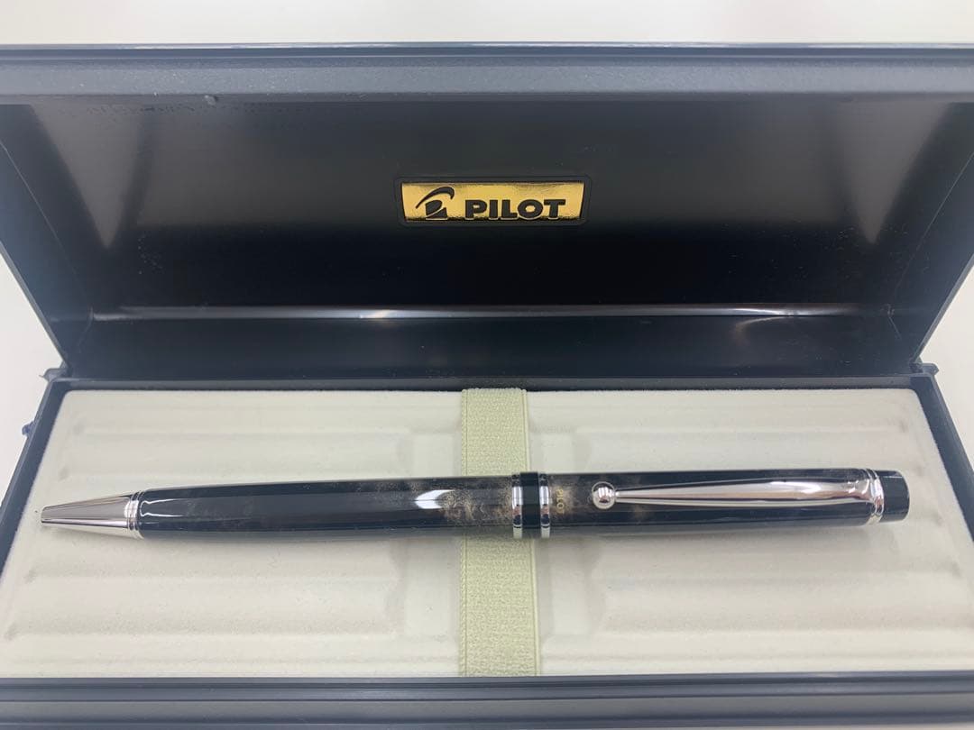 Pilot Twist Ballpoint Pen Gran Segrema Marble with black ink and sleek marble design