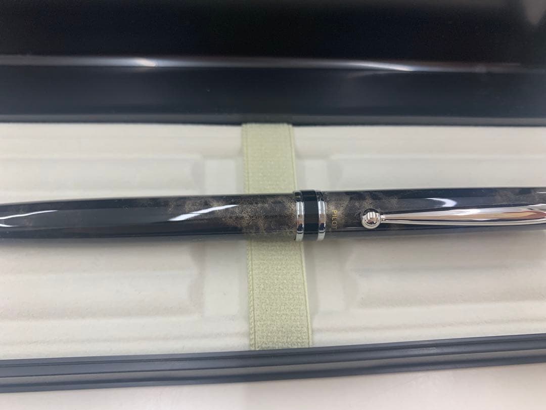 Pilot Twist Ballpoint Pen Gran Segrema Marble with black ink and sleek marble design