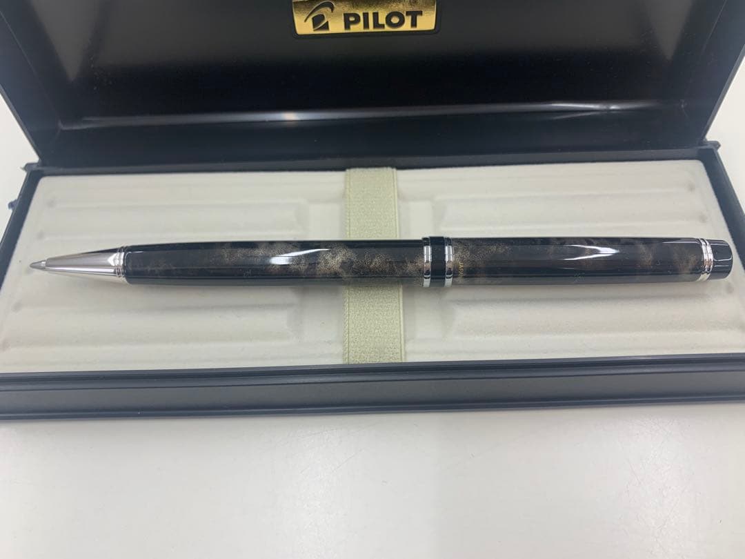 Pilot Twist Ballpoint Pen Gran Segrema Marble with black ink and sleek marble design