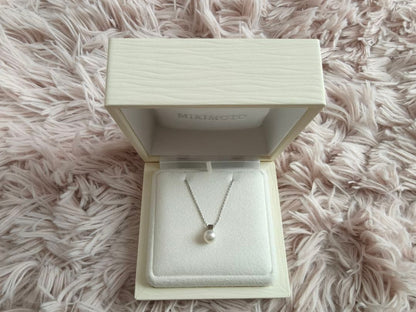 Mikimoto Akoya Pearl Pendant Necklace with 7mm pearl on 43cm adjustable chain