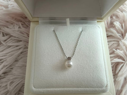 Mikimoto Akoya Pearl Pendant Necklace with 7mm pearl on 43cm adjustable chain