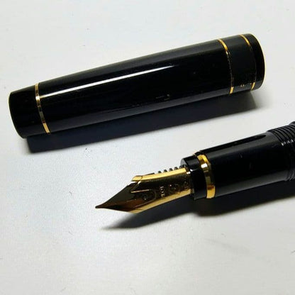 Unused PILOT ECRINO fountain pen with minor storage marks, shown in classic size